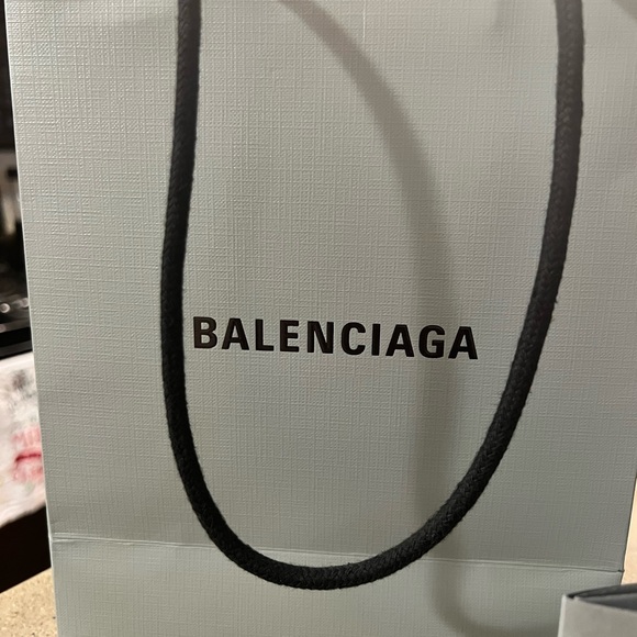 Balenciaga wallet and lanyard. Purchased Sept 2022 and have never used it - Picture 4 of 6
